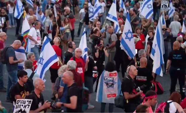 Стотици хиляди хора протестираха в Израел срещу премиера Нетаняху