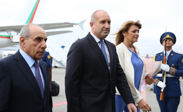 Държавният глава Румен Радев пристигна в Баку, Азербайджан, където е