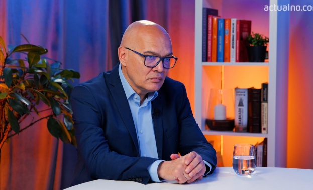 Тихомир Безлов: Въпросите все още са повече от отговорите около около отстраняването на Живко Коцев и Петя Банкова