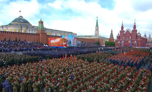 Русия отбеляза Деня на победата с военни паради 