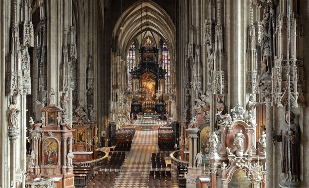 76 годишен турист припадна в кулата на катедралата Свети Стефан във