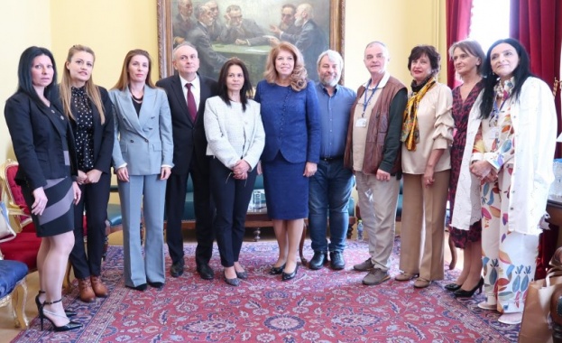 Българските учители в Атина преподават не само родния език литература