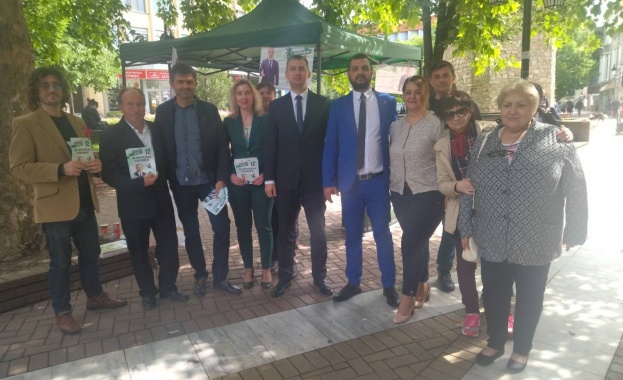 Кандидатите за народни представители на политическата организация бяха разположили шатра