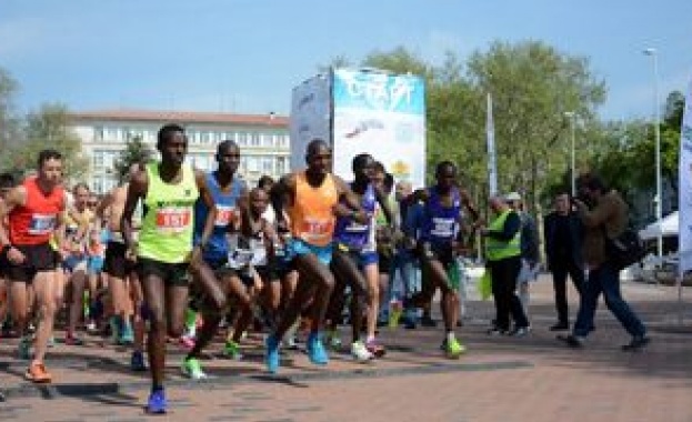 Кенийски атлети триумфираха в класическата дистанция от 42 195 километра