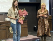 Ученичка от НГДЕК грабна наградата "Петя Дубарова"