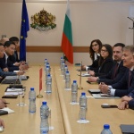 Министър Николов обсъди задълбочаване на икономическите отношения с министъра на индустрията и търговията на СР Виетнам