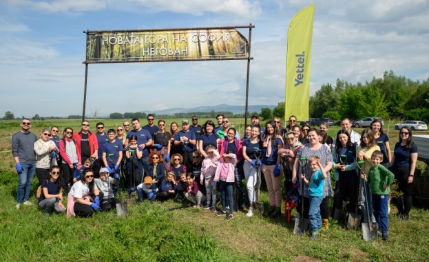 Доброволци от Yettel засадиха близо 1300 дръвчета в Новата гора на София