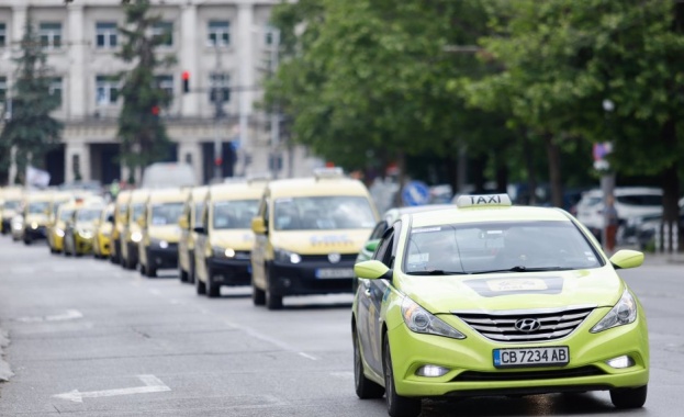 Протест на таксиметрови шофьори се провежда в този час в