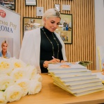 Силвена Роу дарява 100 книги с кауза на 35 български читалища