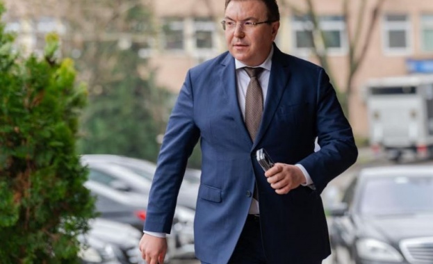 Депутатът от ГЕРБ Костадин Ангелов осъди бившият здравен министър Стойчо