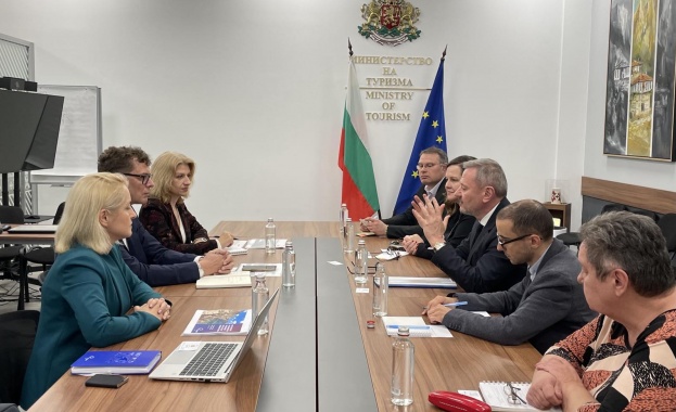 Министър Евтим Милошев се срещна с директора на летищния оператор на морските ни летища