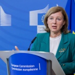 Вера Йоурова в писмо до БХК: ЕК следи отблизо случая със заплахи към съдия Цариградска