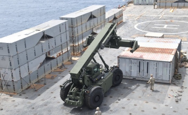 Камиони превозващи хуманитарна помощ са започнали да се придвижат по