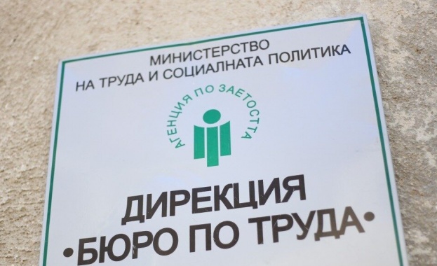 Повече работа, по-малко безработни: Пазарът на труда с положителен ход през март Повече работа, по-малко безработни: Пазарът на труда с положителен ход през март
