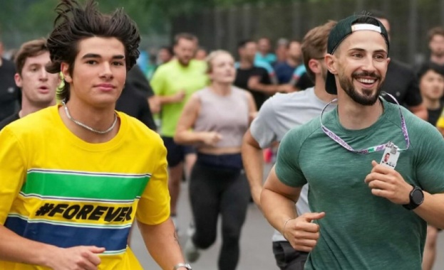 Българският пилот във Формула 3 Никола Цолов се включи в