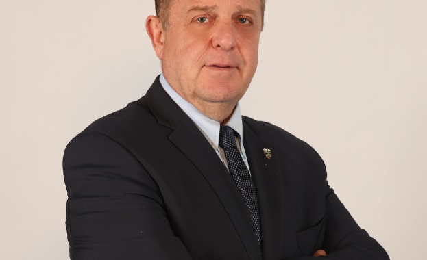 Красимир Каракачанов: От евроатлантическа солидарност не пускат полезна техника за гаси пожарищата