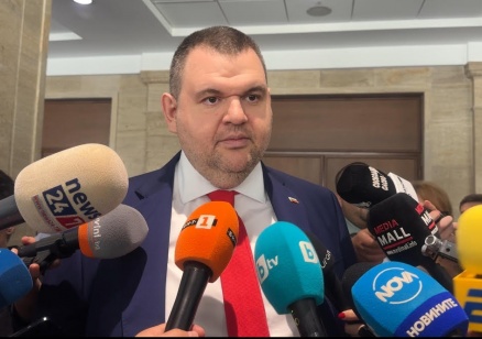 Пеевски: Няма да позволя някой, който се е изтропосал на жълтите павета, да дели хората