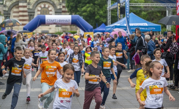 Над 800 души от 13 държави бягаха с кауза на Маратон на приятелството в Плевен