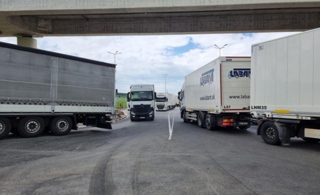 Интензивен е трафикът за товарни автомобили на някои от граничните