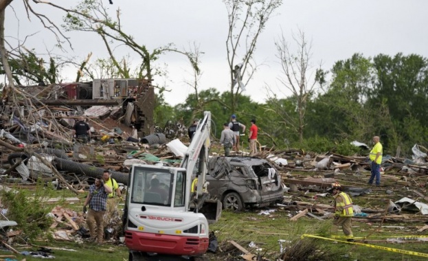 Петима души загинаха вчера а най малко 35 бяха ранени при