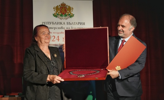 Министър Найден Тодоров отличи над 80 артисти и дейци от различни области на културата