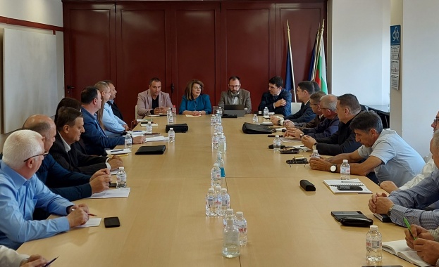 Министър Коритарова разпореди спешни мерки за обезопасяване на критични точки по републиканската пътна мрежа