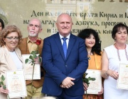 268 учители и директори получиха почетното отличие „Неофит Рилски“ на МОН