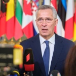 Столтенберг: Украйна има право на самозащита, това включва и нанасянето на удари по военни цели в Русия