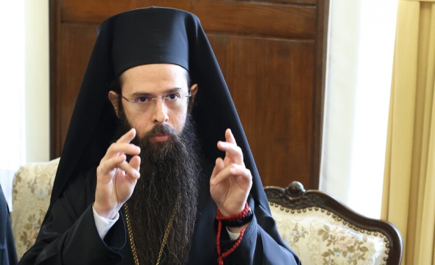 Започна въдворяването на митрополит Арсений в Сливенската епархия