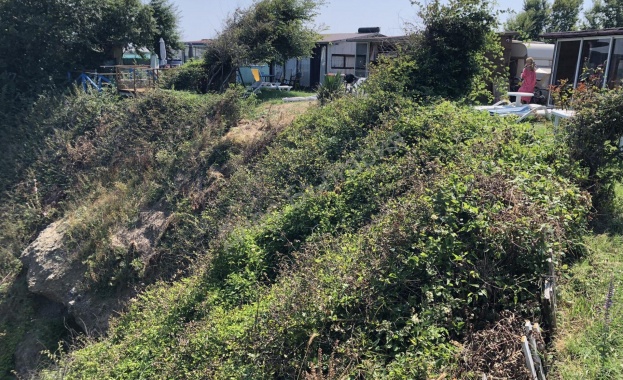 Община Царево започва премахването на незаконни постройки в къмпинг край