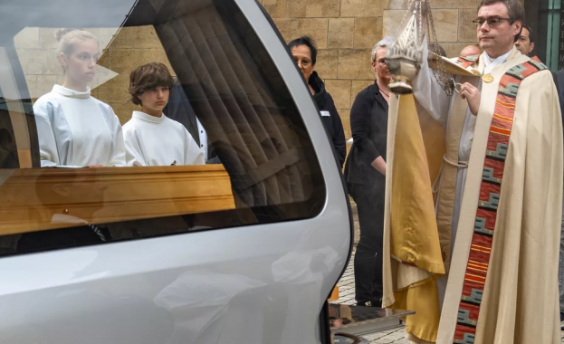 На добър път към дома царю Фердинанд пресслужбата на Кобург