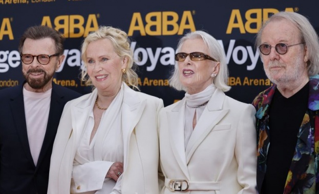 Членовете на шведския поп квартет АББА който триумфира на конкурса