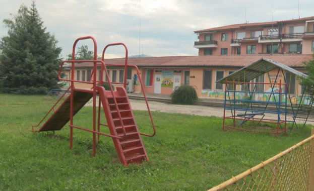 Скандалът около детска градина Фантазия във Велинград свързан с насилие