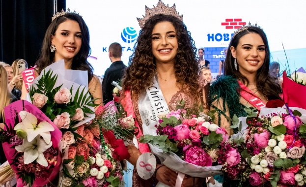 Избраха 56-тата „Царица роза"