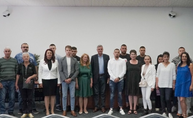 Стефан Янев в Перник: Присъда за всички във властта е, че България се превръща в демографска пустиня Стефан Янев в Перник: Присъда за всички във властта е, че България се превръща в демографска пустиня