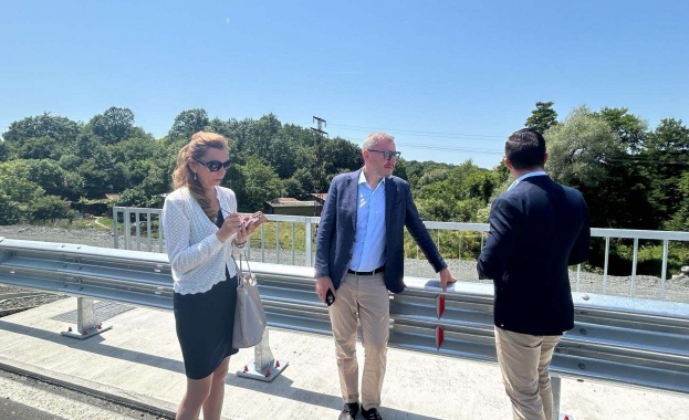 Министър Евтим Милошев посети Царево и местата, пострадали при разрушителните наводнения миналата година