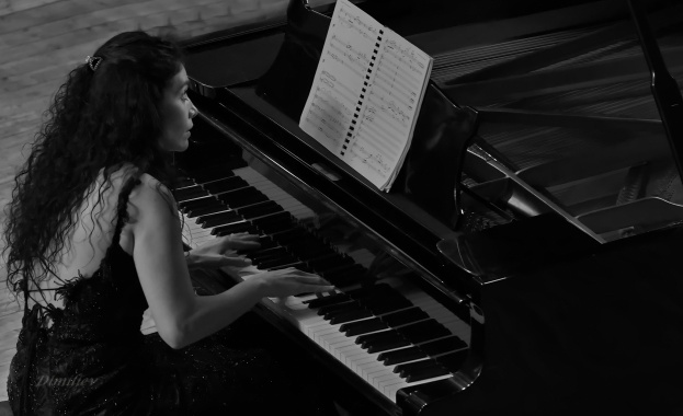 Концерт „90 години Васил Казанджиев“