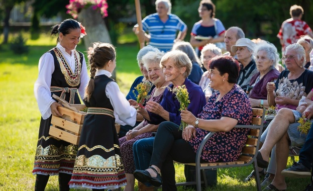 За втора поредна година Лятната сцена в двора на дома