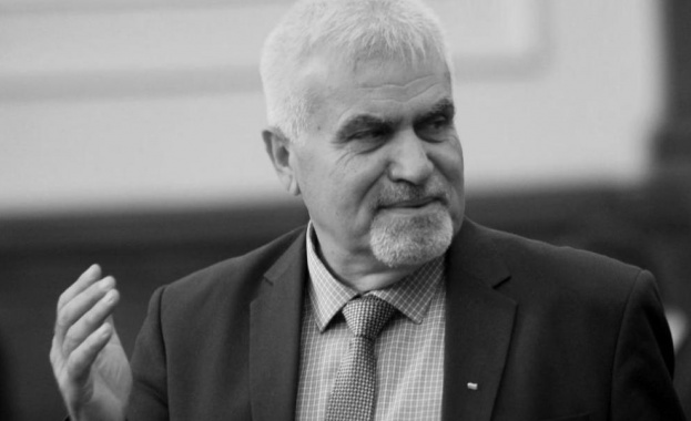 След дълго боледуване на 4 юни на 71 годишна възраст ни