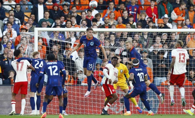 Отборът на Нидерландия разби с 4 0 Канада в предпоследната си