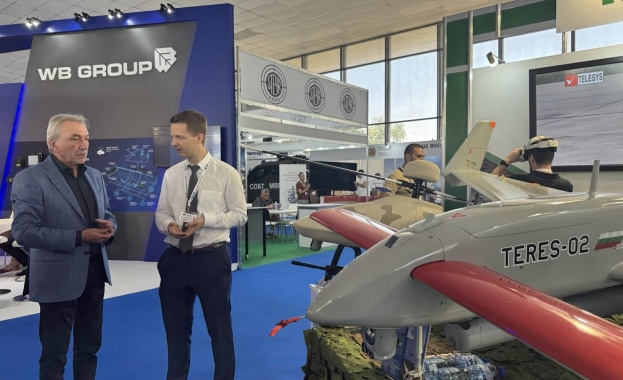 Министърът на иновациите и растежа Росен Карадимов и зам председателят на