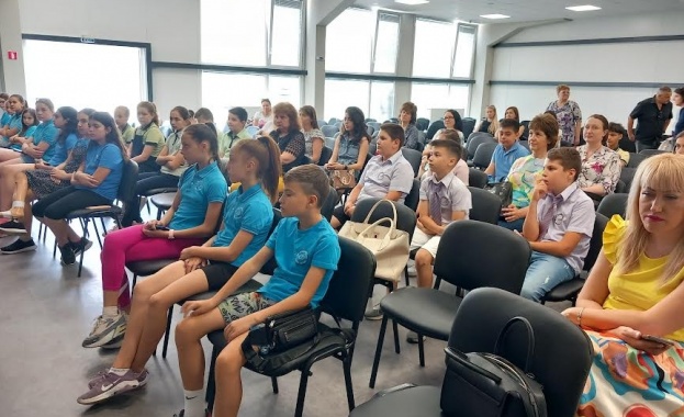 За 10 дни деца от 7 училища в Стара Загора събраха почти 1 тон пластмасови отпадъци
