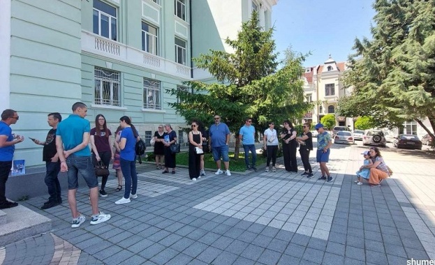 Родители и близки на загинали в катастрофи се събраха днес