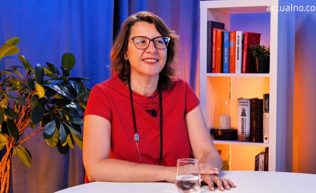 Чисто математически ЕНП социалистите и либералите имат мнозинството над