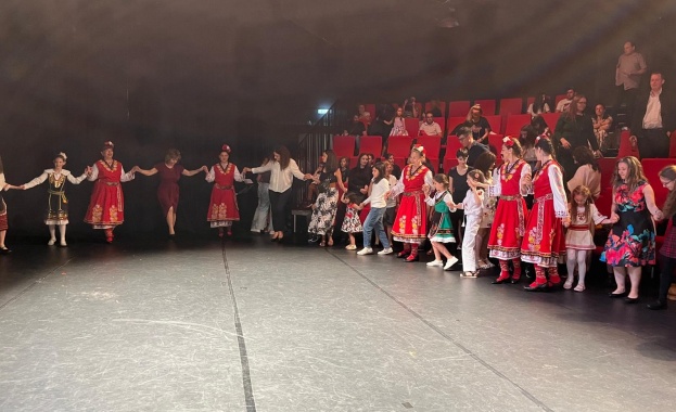 Книга Към българските корени Из творческите изяви на учениците в