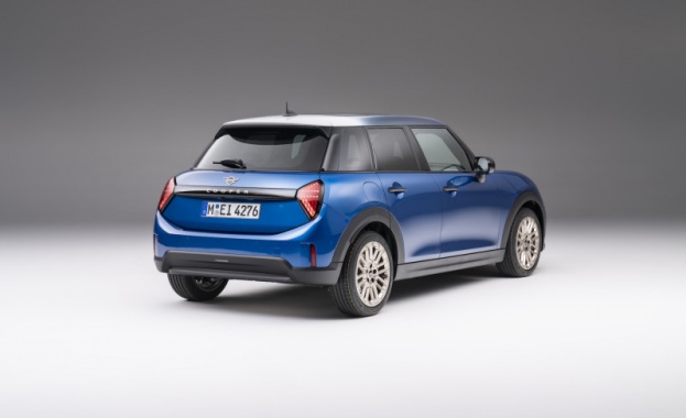 Няколко месеца след представянето на MINI Cooper го последва и