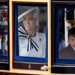 Британската принцеса Кейт пристигна в Бъкингамския дворец за първата си обществена проява, откакто се лекува от рак