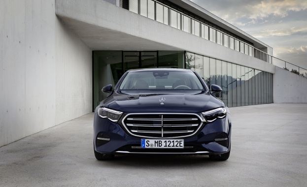 Mercedes продава E-Class с миниатюрен 1,5-литров двигател в Турция, но на колосална цена Mercedes продава E-Class с миниатюрен 1,5-литров двигател в Турция, но на колосална цена