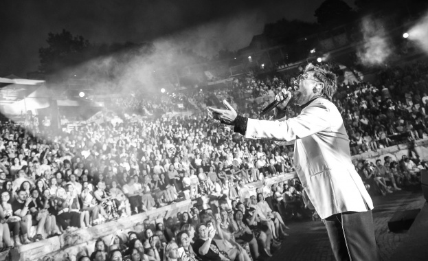 Миро започна „Турне 2024“ със забележителен концерт в препълнения Античен театър в Пловдив 