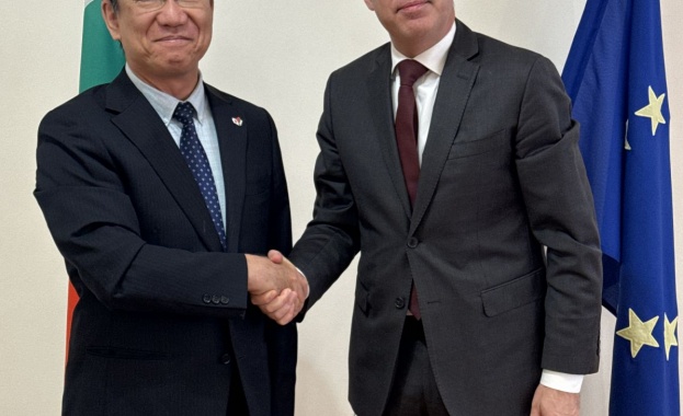 Министърът на енергетиката Владимир Малинов и посланикът на Япония у